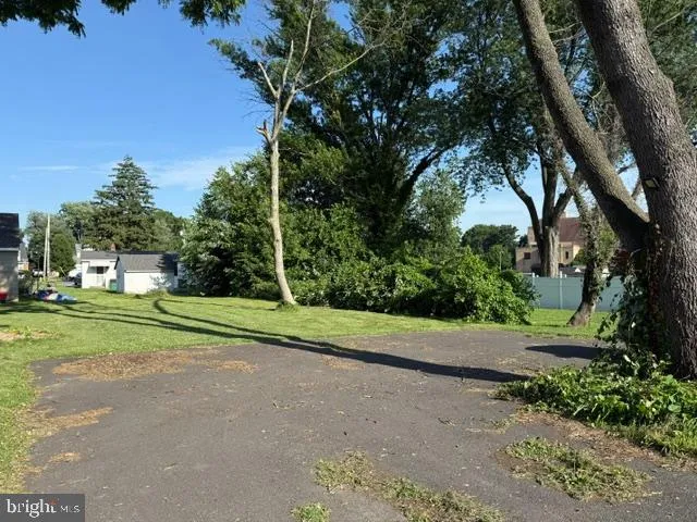209 UPLAND ROAD Brookhaven, PA 19015