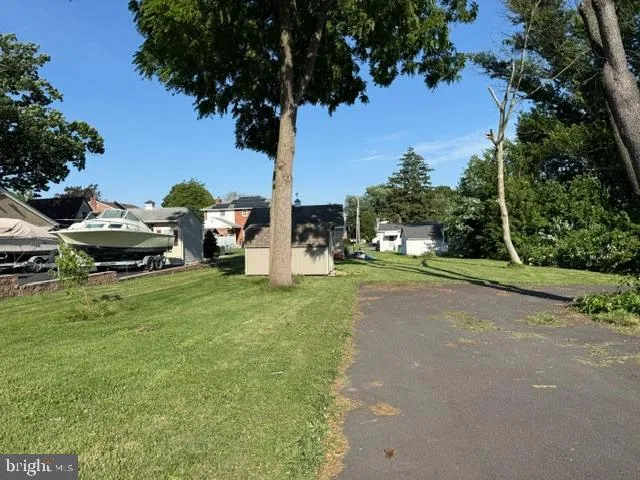 209 UPLAND ROAD Brookhaven, PA 19015