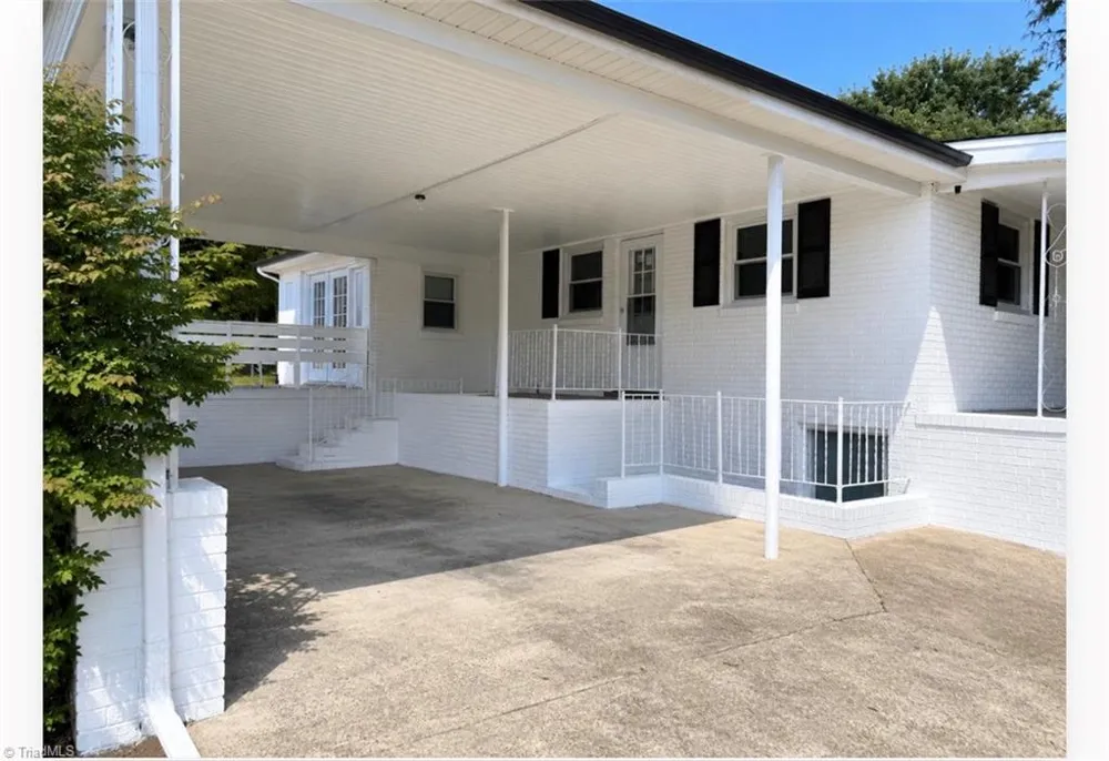 612 School Street Walnut Cove, NC 27052