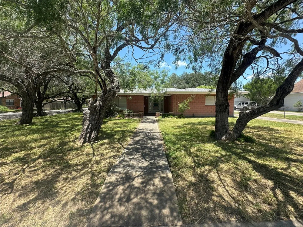901 E Fulton Street Sinton, TX 78387
