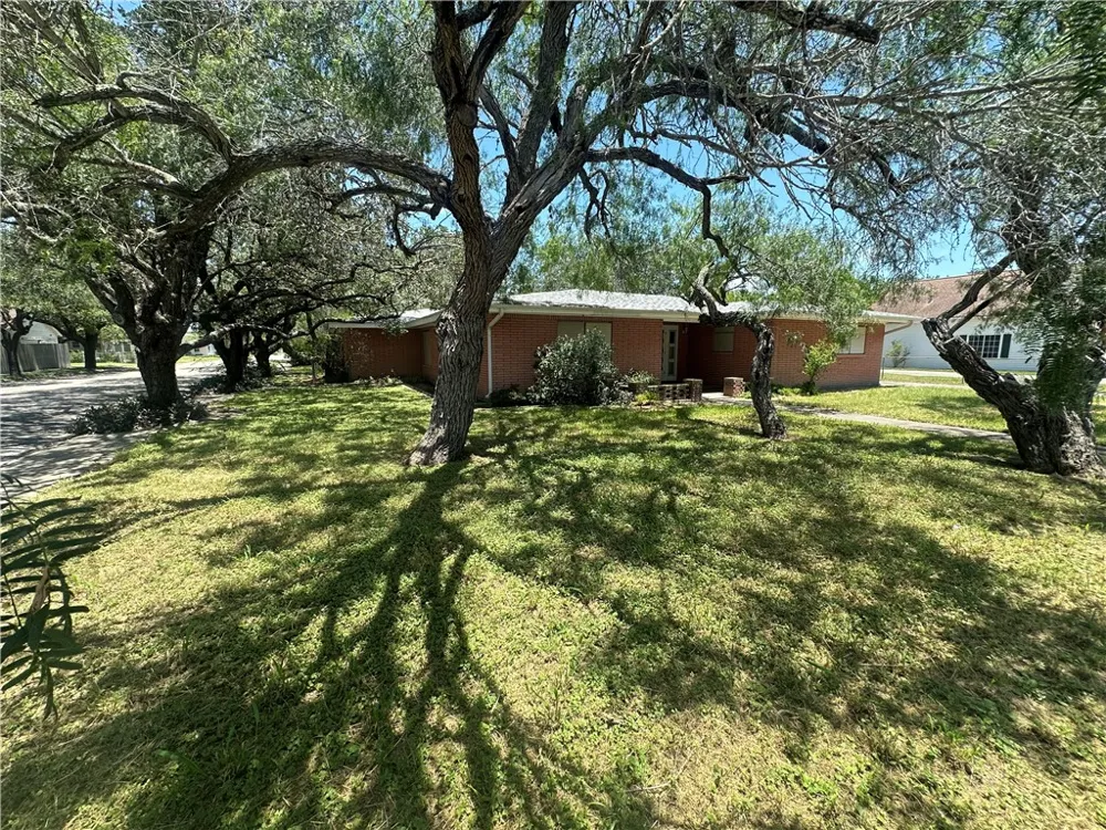 901 E Fulton Street Sinton, TX 78387