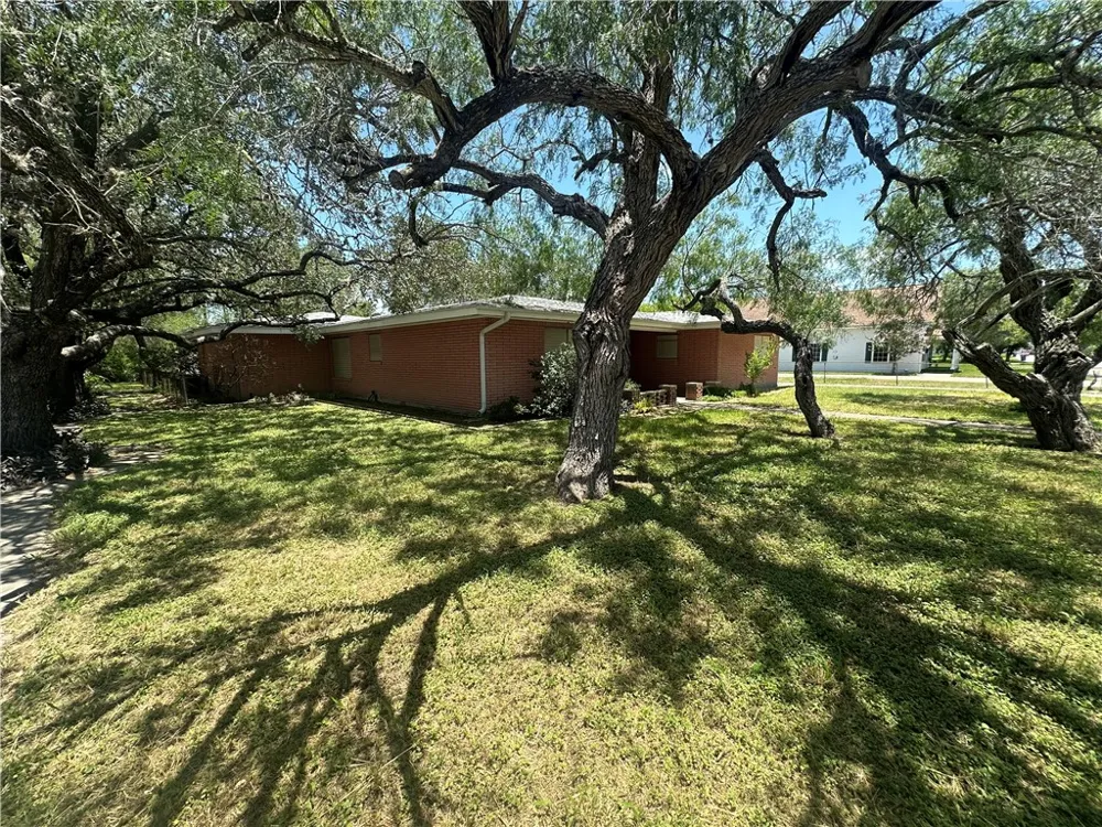 901 E Fulton Street Sinton, TX 78387