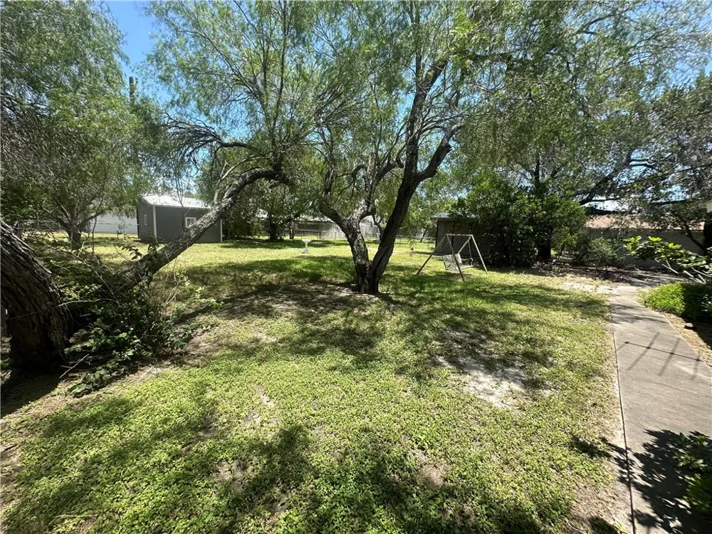 901 E Fulton Street Sinton, TX 78387