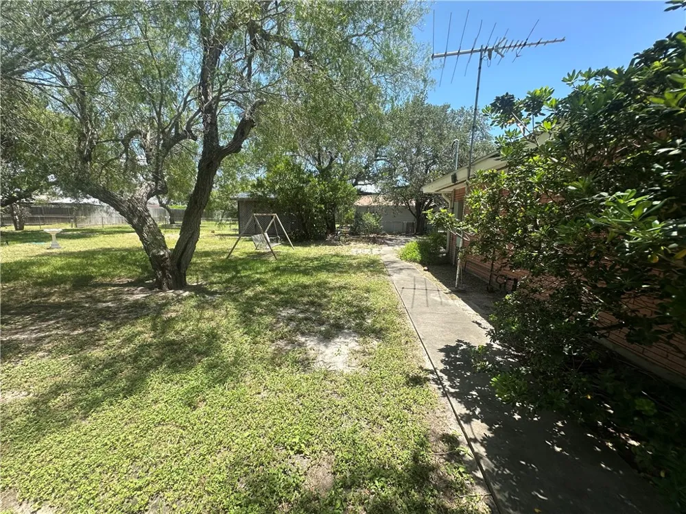 901 E Fulton Street Sinton, TX 78387
