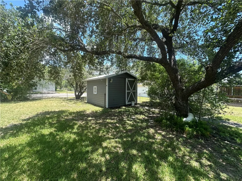 901 E Fulton Street Sinton, TX 78387
