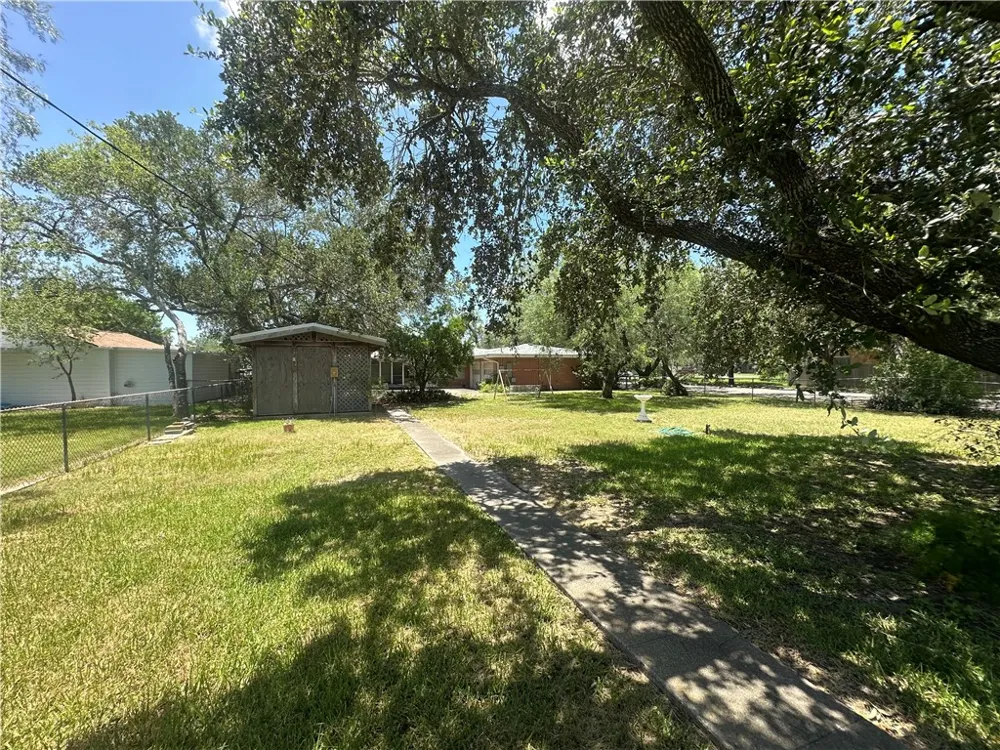 901 E Fulton Street Sinton, TX 78387