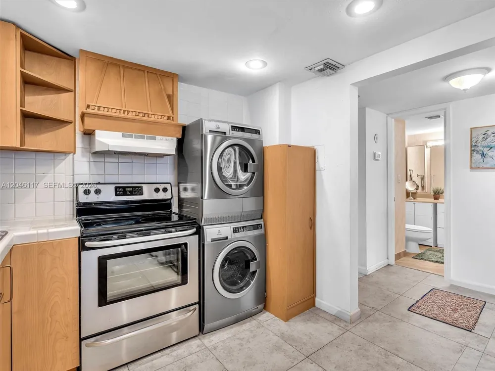 1901 Brickell Ave #B1203 Miami, FL 33129