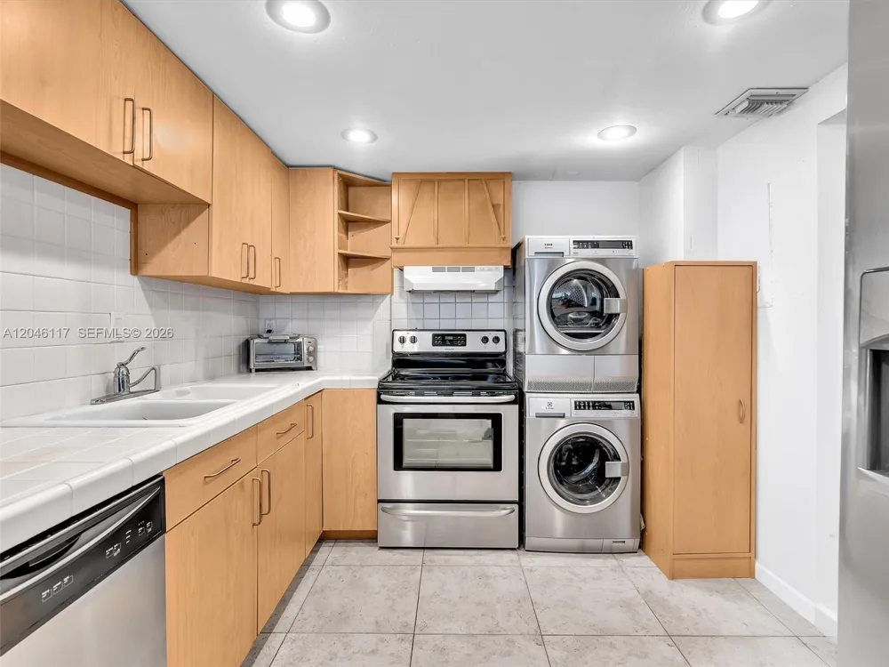 1901 Brickell Ave #B1203 Miami, FL 33129