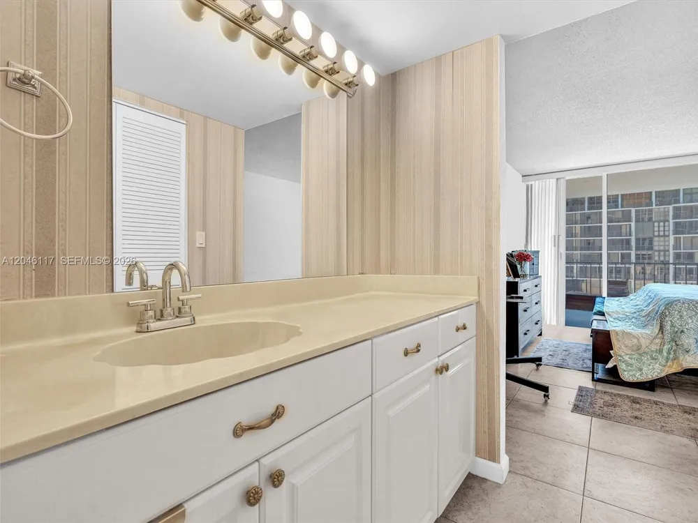 1901 Brickell Ave #B1203 Miami, FL 33129
