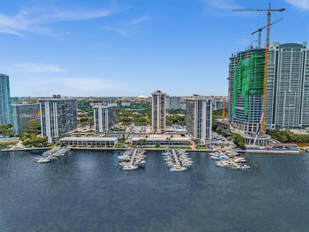1901 Brickell Ave #B1203 Miami, FL 33129