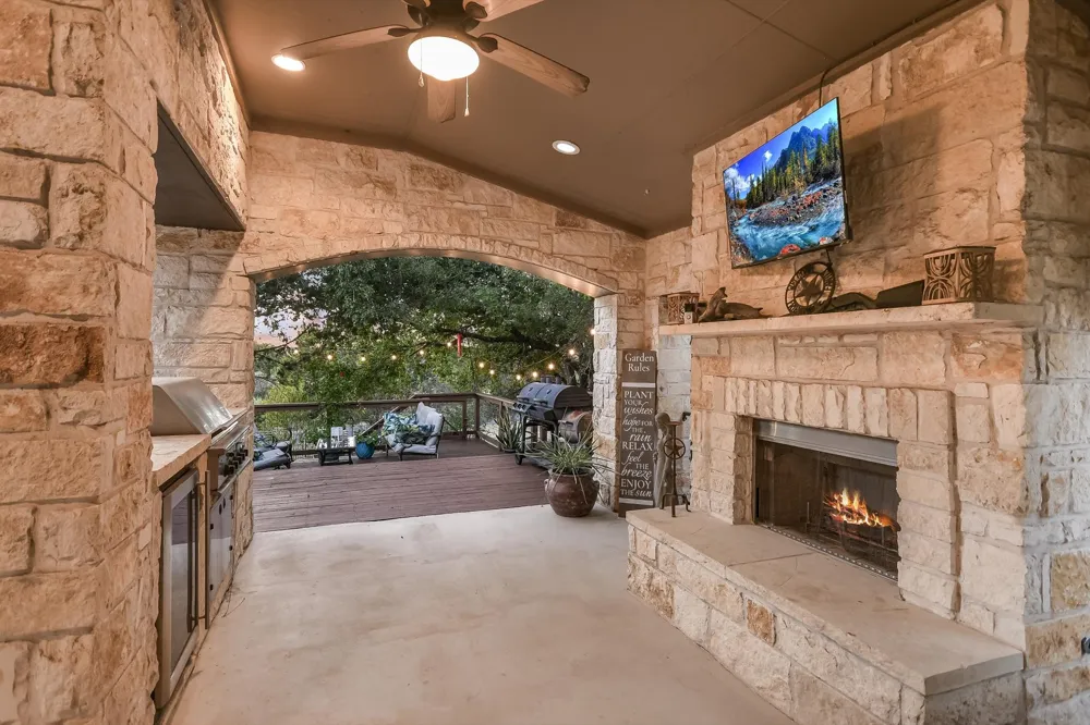 300 Wesley Ridge Drive Spicewood, TX 78669