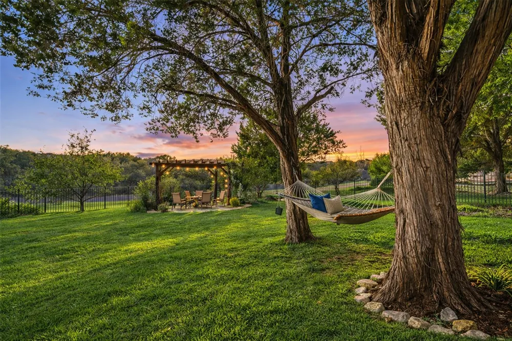 300 Wesley Ridge Drive Spicewood, TX 78669