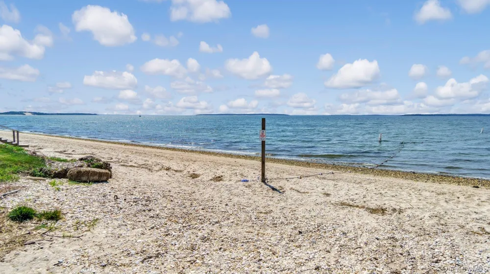 18 Bay View Road Southampton, NY 11968
