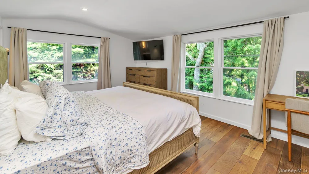 18 Bay View Road Southampton, NY 11968