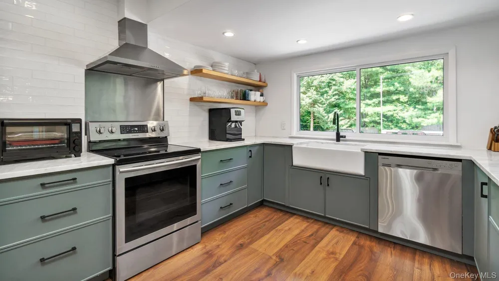 18 Bay View Road Southampton, NY 11968