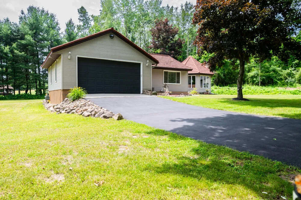 989 McCabe Avenue NE Ada Township, MI 49301