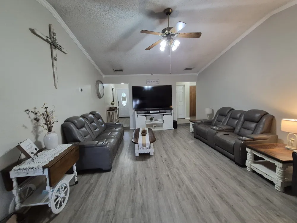 405 W Lindenwood Lane Hewitt, TX 76643