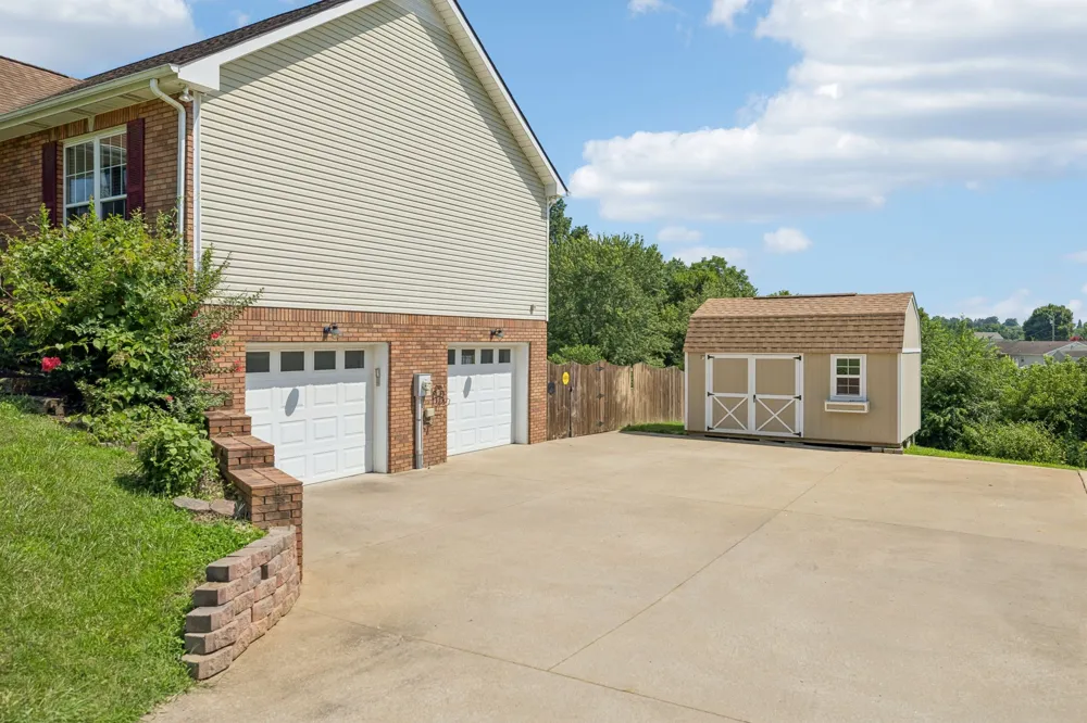 1007 Copper Kettle Cir Pleasant View, TN 37146