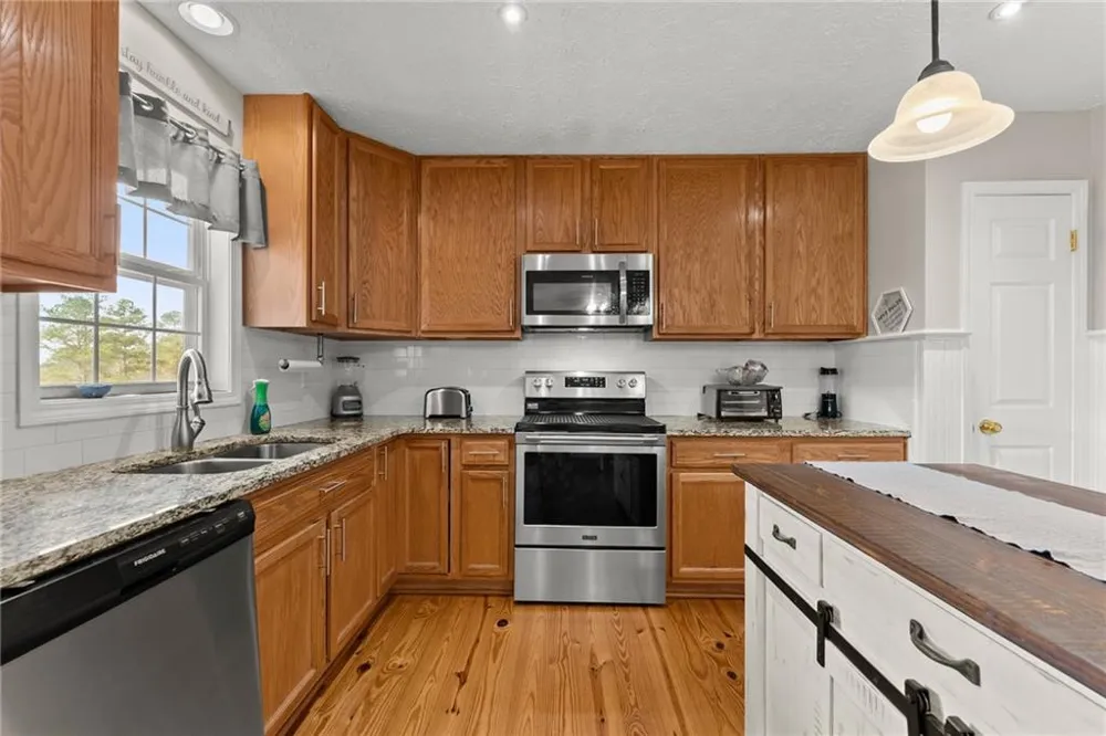4264 Highway 105 Baldwin, GA 30511