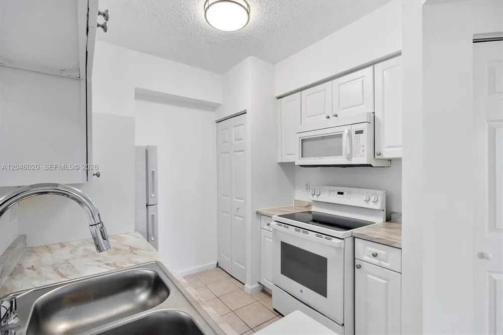 17100 Bay Rd #1717 Sunny Isles Beach, FL 33160