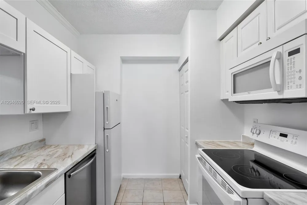17100 Bay Rd #1717 Sunny Isles Beach, FL 33160