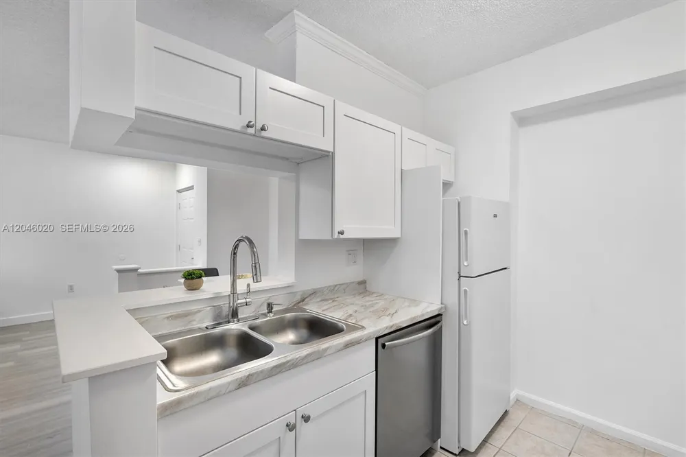 17100 Bay Rd #1717 Sunny Isles Beach, FL 33160