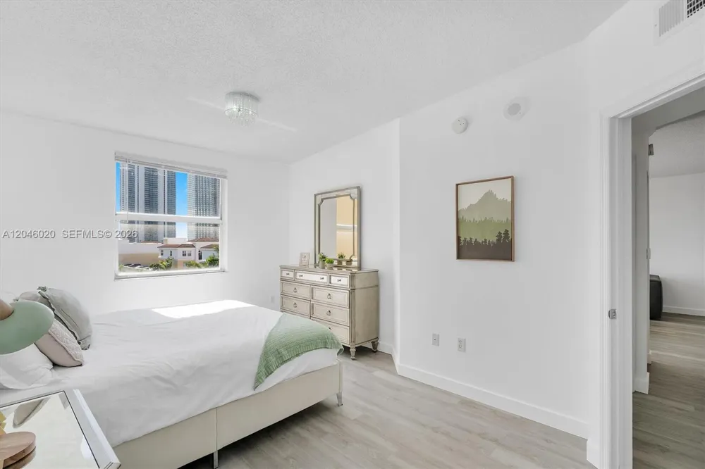 17100 Bay Rd #1717 Sunny Isles Beach, FL 33160