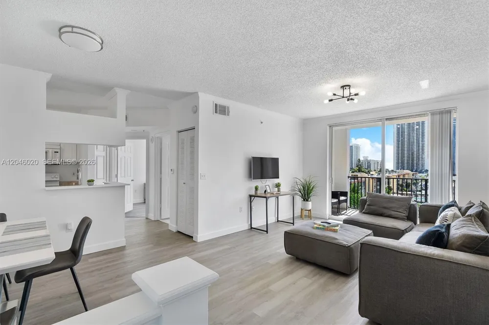 17100 Bay Rd #1717 Sunny Isles Beach, FL 33160
