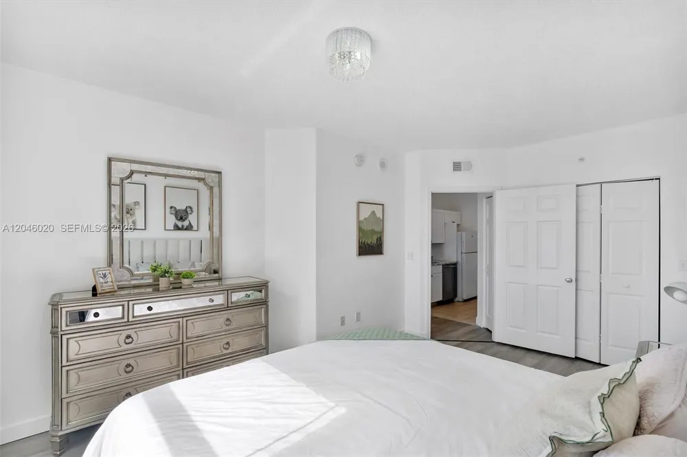 17100 Bay Rd #1717 Sunny Isles Beach, FL 33160