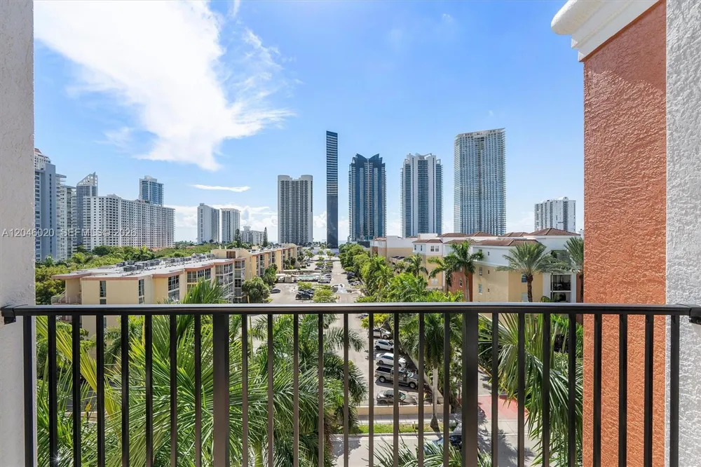 17100 Bay Rd #1717 Sunny Isles Beach, FL 33160