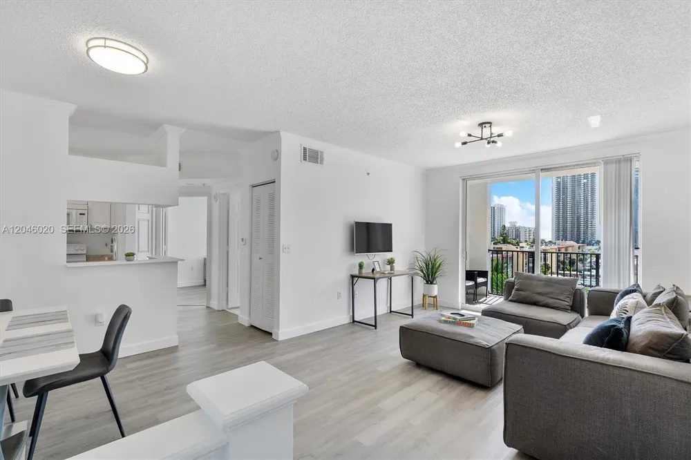 17100 Bay Rd #1717 Sunny Isles Beach, FL 33160