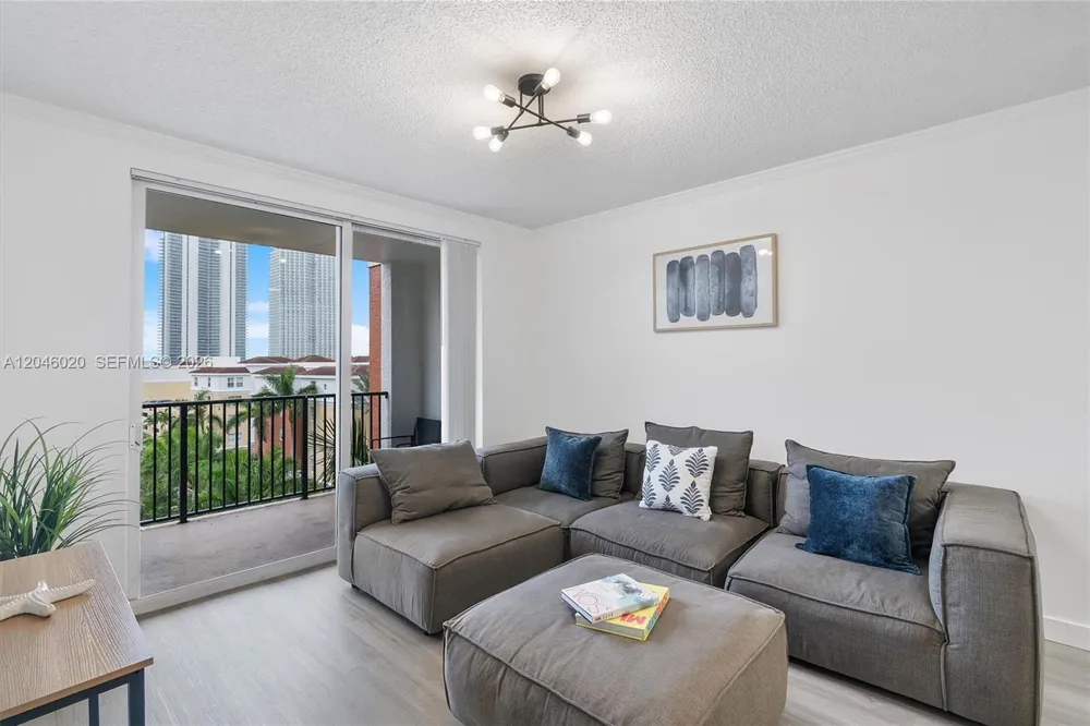 17100 Bay Rd #1717 Sunny Isles Beach, FL 33160