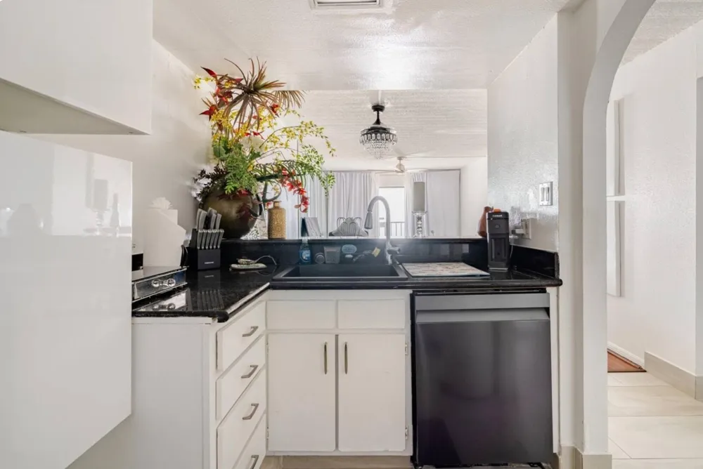 7310 Seawall Boulevard #309 Galveston, TX 77551