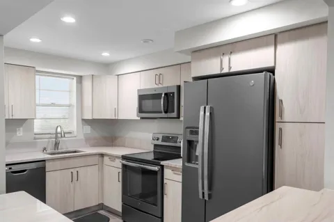 3150 W Rolling Hills Circle #704