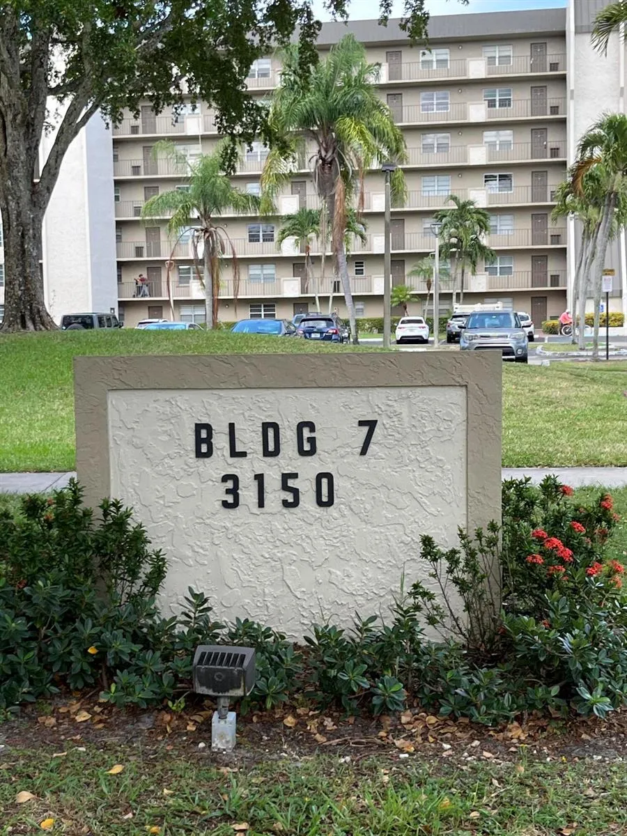 3150 W Rolling Hills Circle #704 Davie, FL 33328