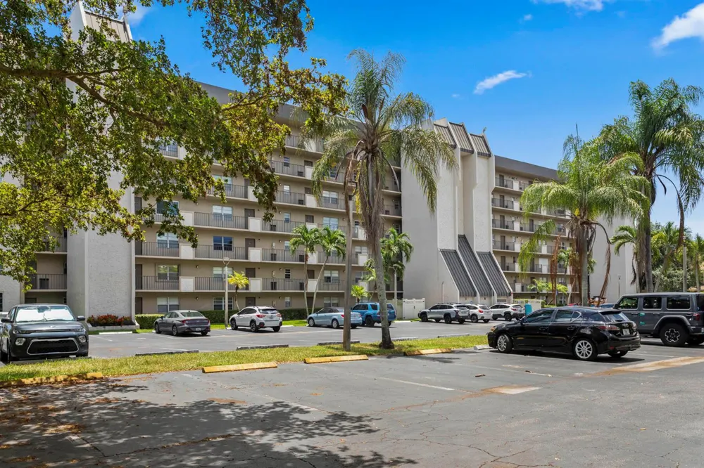 3150 W Rolling Hills Circle #704 Davie, FL 33328