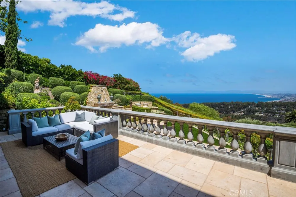 705 Via La Cuesta Palos Verdes Estates, CA 90274