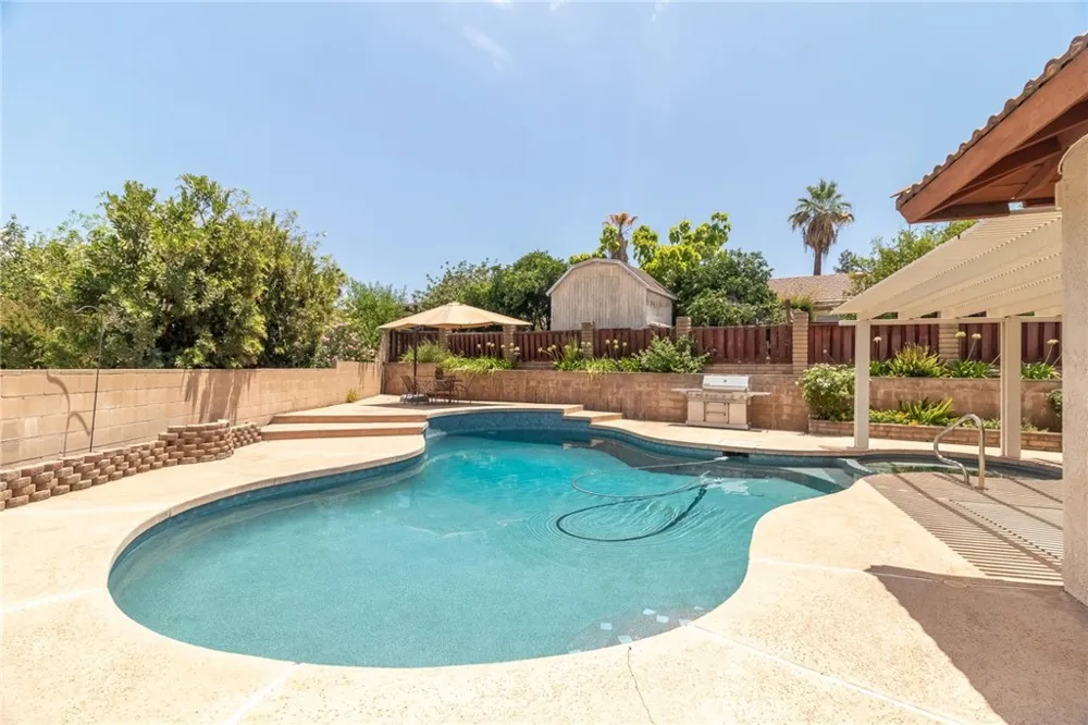 235 Pinewood Court Redlands, CA 92374