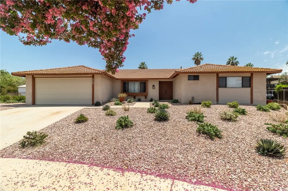 235 Pinewood Court Redlands, CA 92374