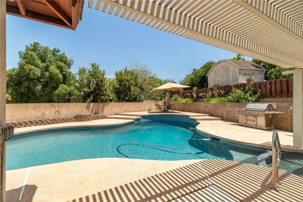 235 Pinewood Court Redlands, CA 92374
