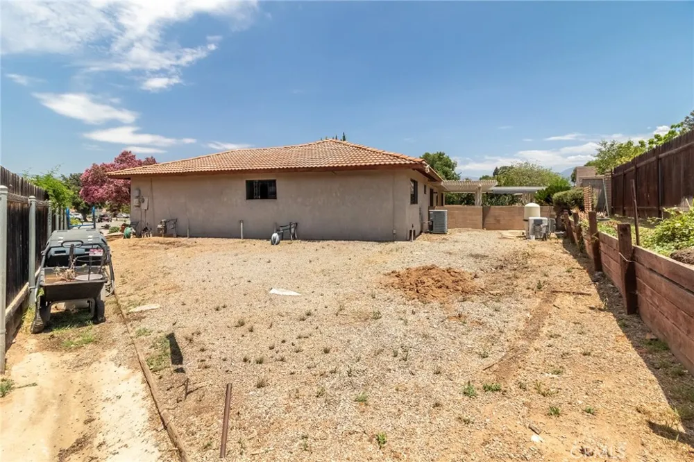 235 Pinewood Court Redlands, CA 92374