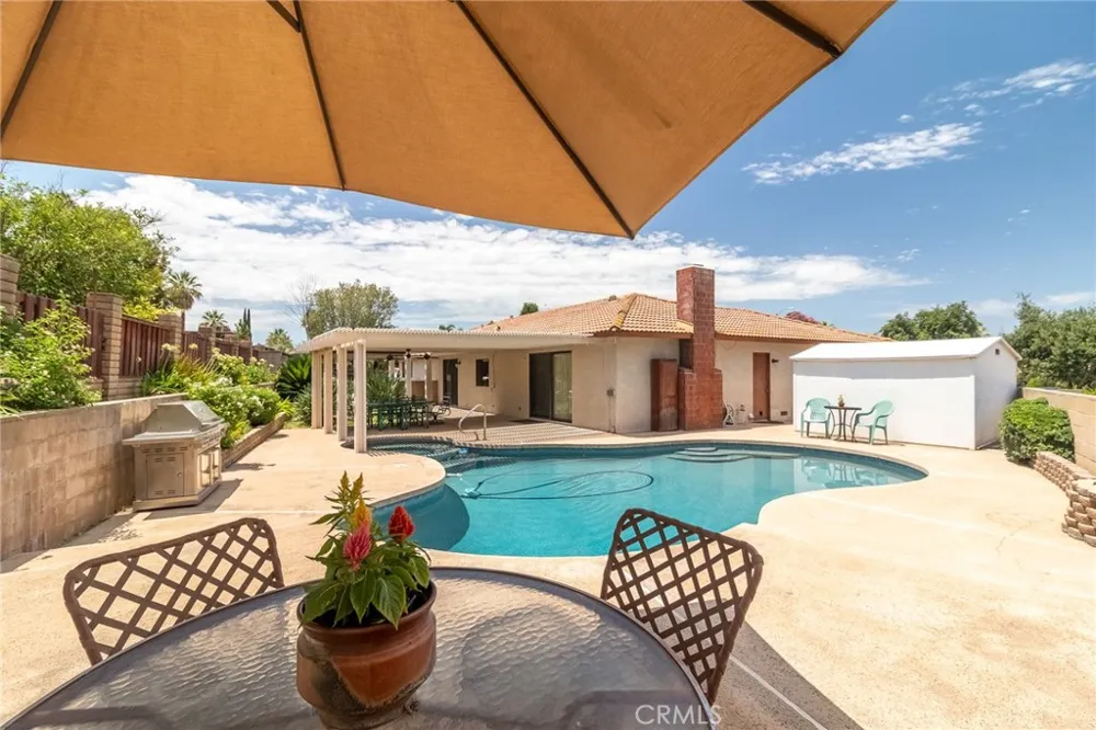 235 Pinewood Court Redlands, CA 92374