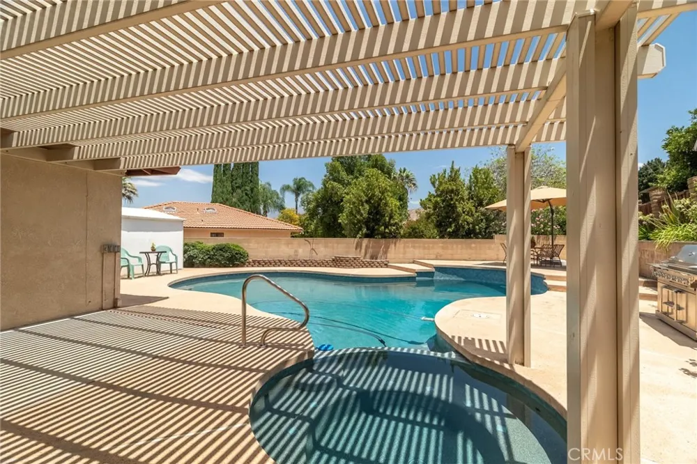 235 Pinewood Court Redlands, CA 92374
