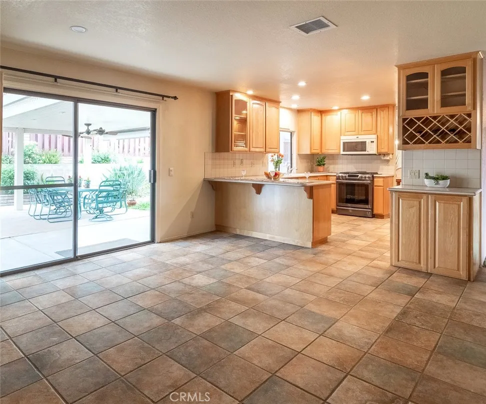 235 Pinewood Court Redlands, CA 92374