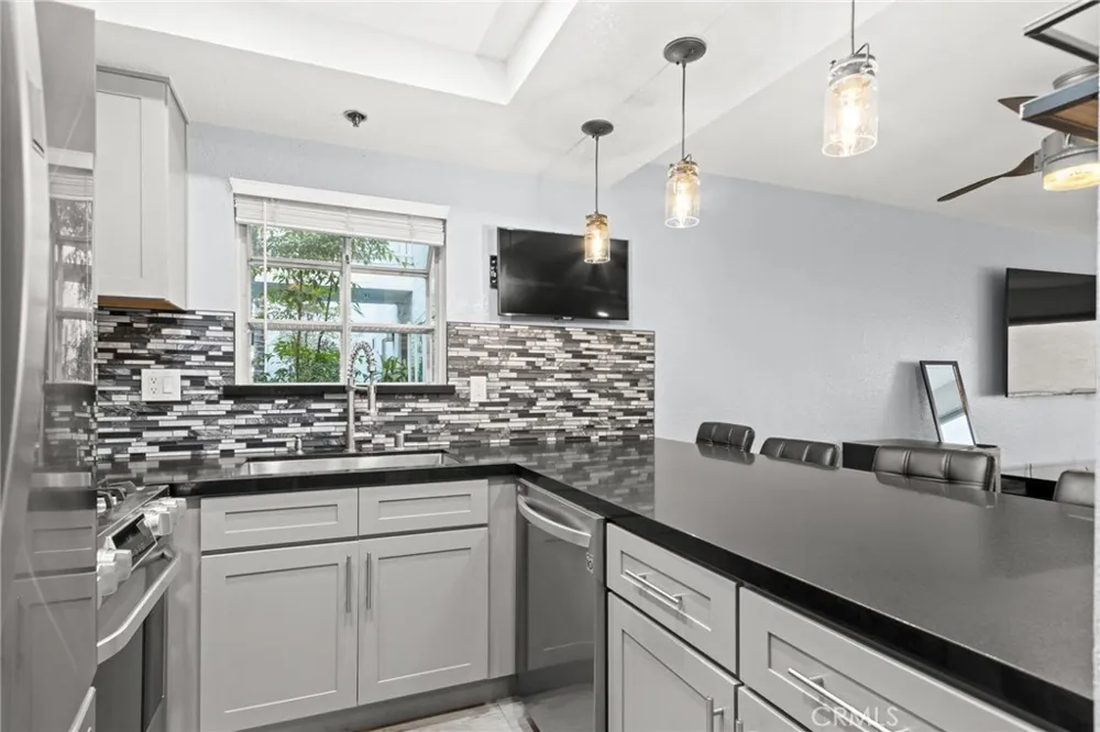 1100 Euclid #113 Long Beach, CA 90804