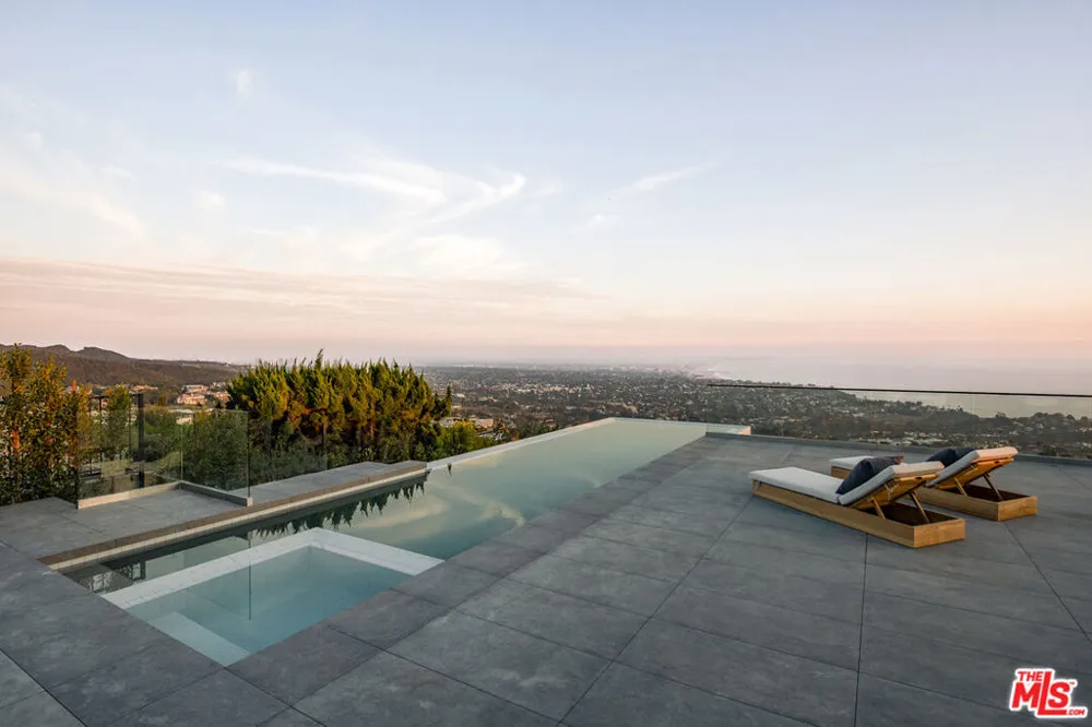 16680 Charmel Lane Pacific Palisades, CA 90272