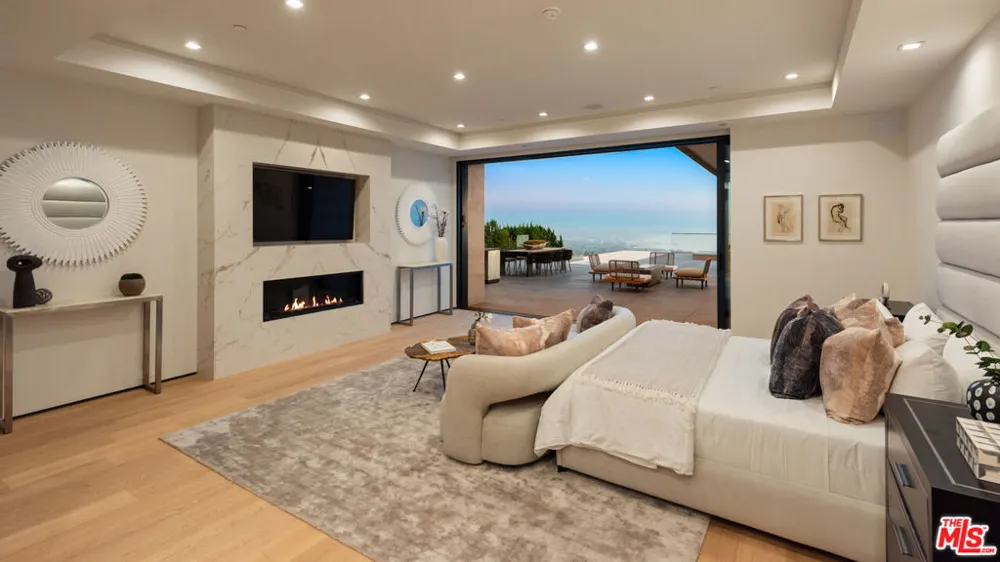 16680 Charmel Lane Pacific Palisades, CA 90272