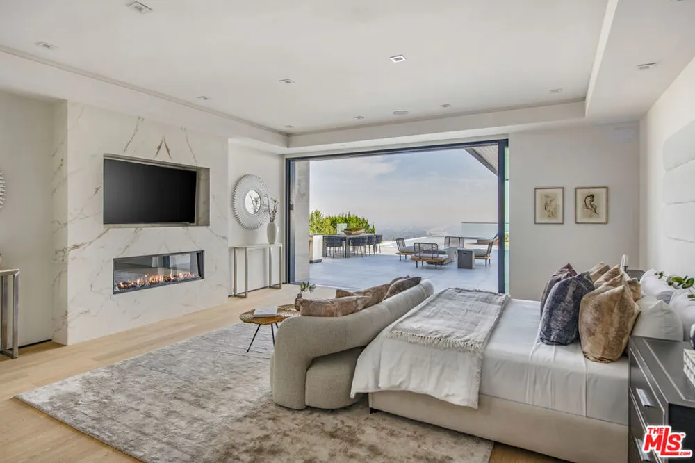 16680 Charmel Lane Pacific Palisades, CA 90272
