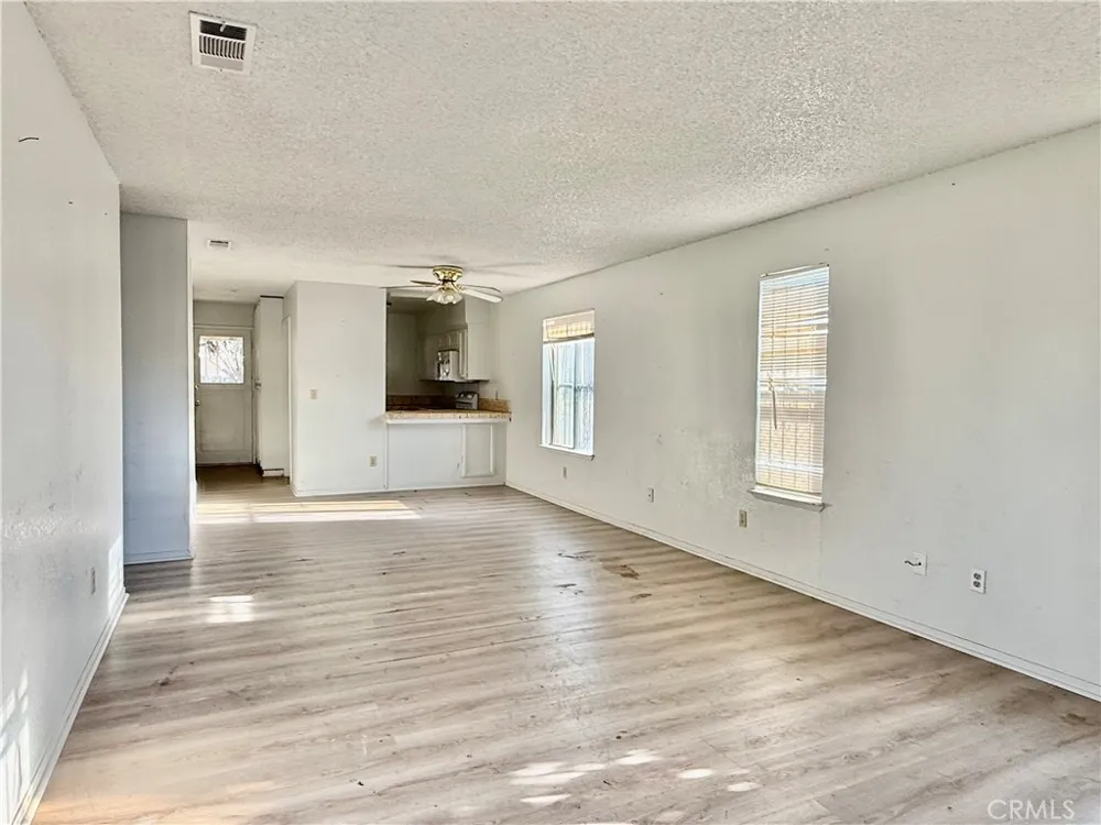 1027 W Dakota #113 Fresno, CA 93705