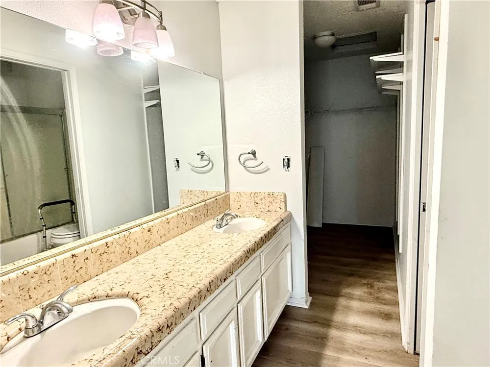 1027 W Dakota #113 Fresno, CA 93705
